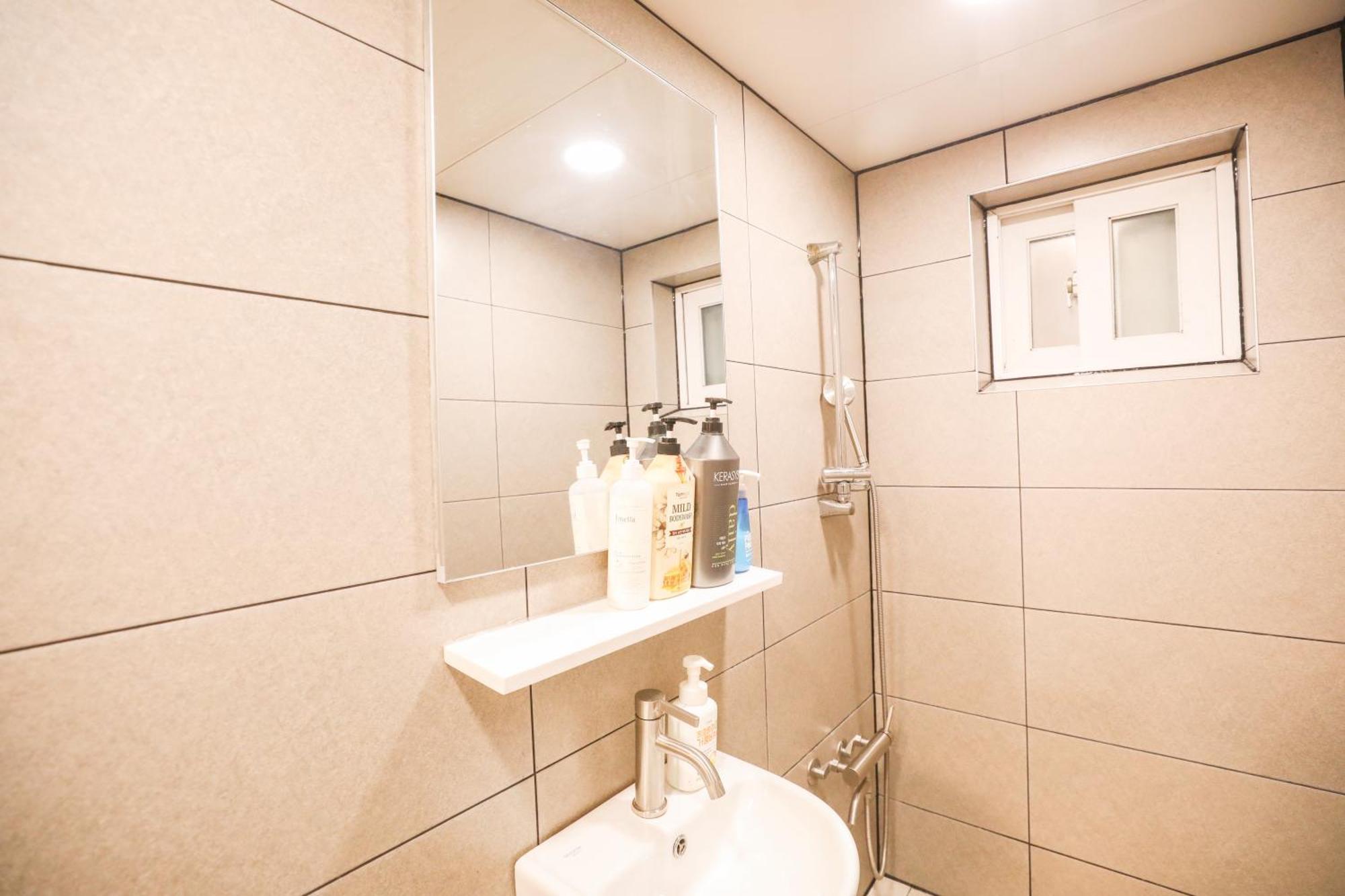 Apartemen Hongik Univ Station Greenery Terrace House *